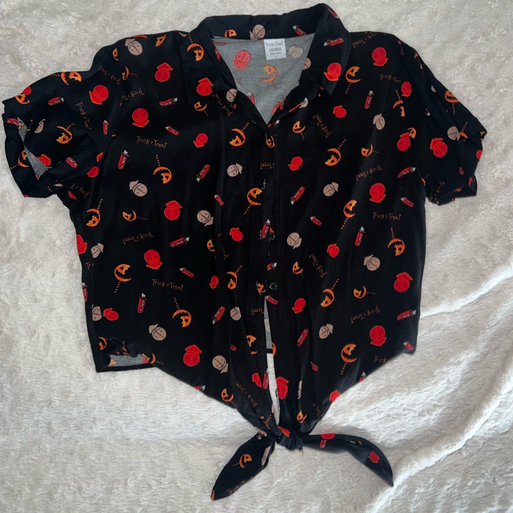 Trick or Treat button cropped top size M